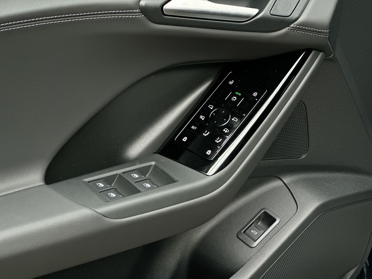 Audi Q6 e-tron  2025 à Vancouver, Colombie-Britannique