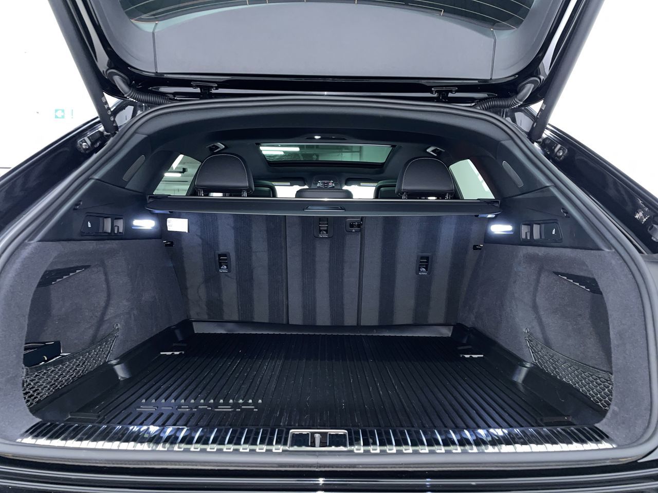 Audi Q8 e-tron  2024 à Vancouver, Colombie-Britannique