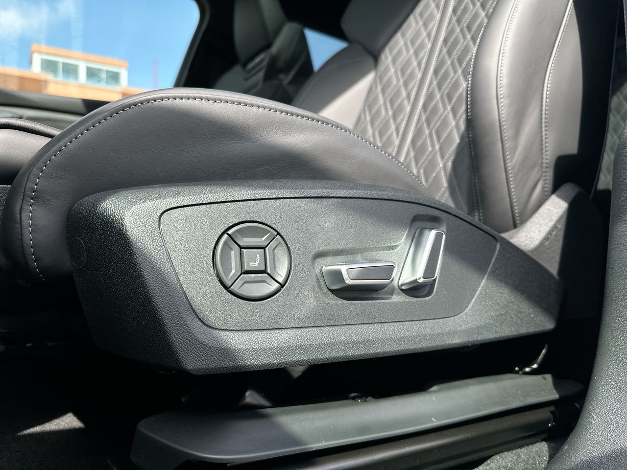 Audi SQ6 e-tron  2025 à Vancouver, Colombie-Britannique