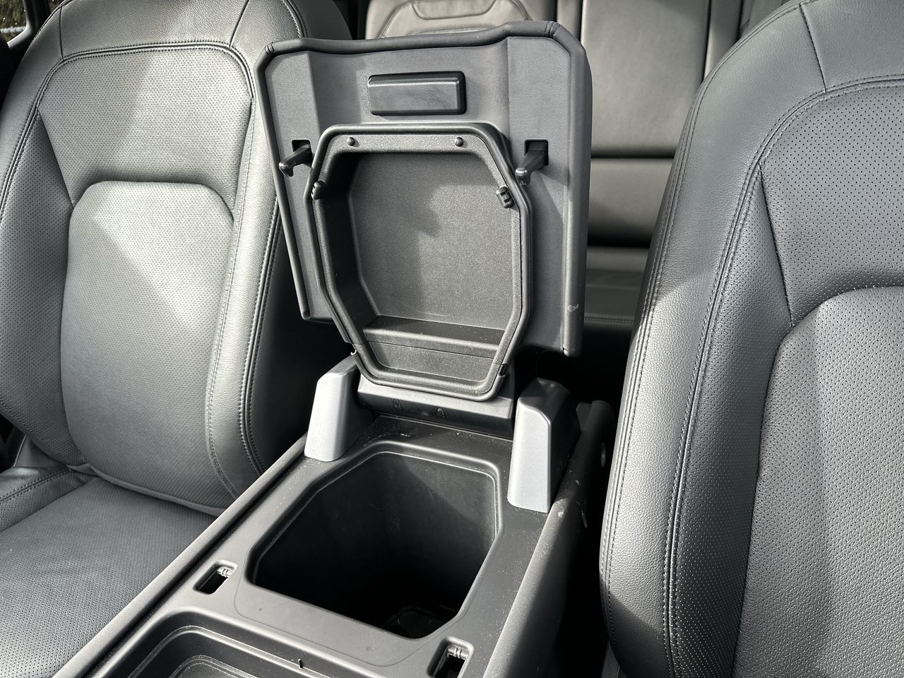 Land Rover Defender  2024 à Vancouver, Colombie-Britannique