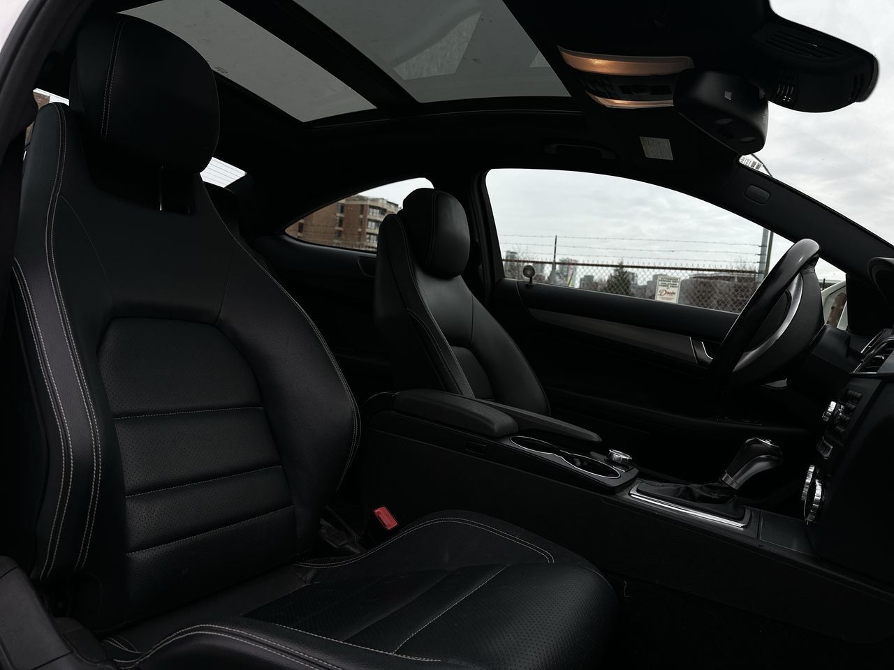 Mercedes-Benz C350  2013 à Vancouver, Colombie-Britannique