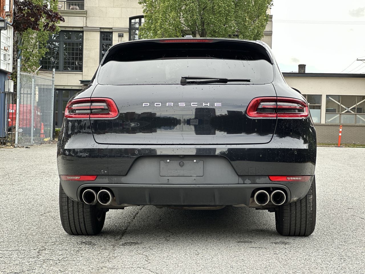 Porsche Macan  2017 à Vancouver, Colombie-Britannique