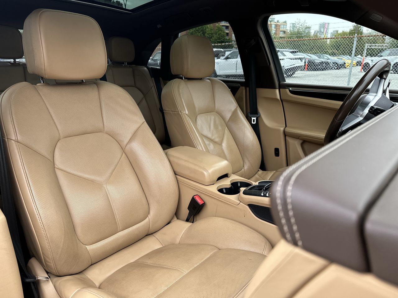 Porsche Macan  2017 à Vancouver, Colombie-Britannique