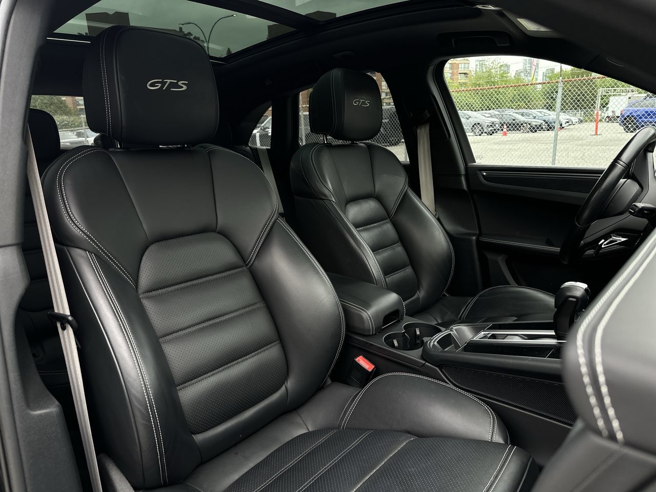 2022 Porsche Macan in Vancouver, British Columbia