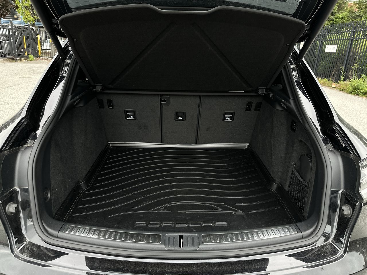 2022 Porsche Macan in Vancouver, British Columbia