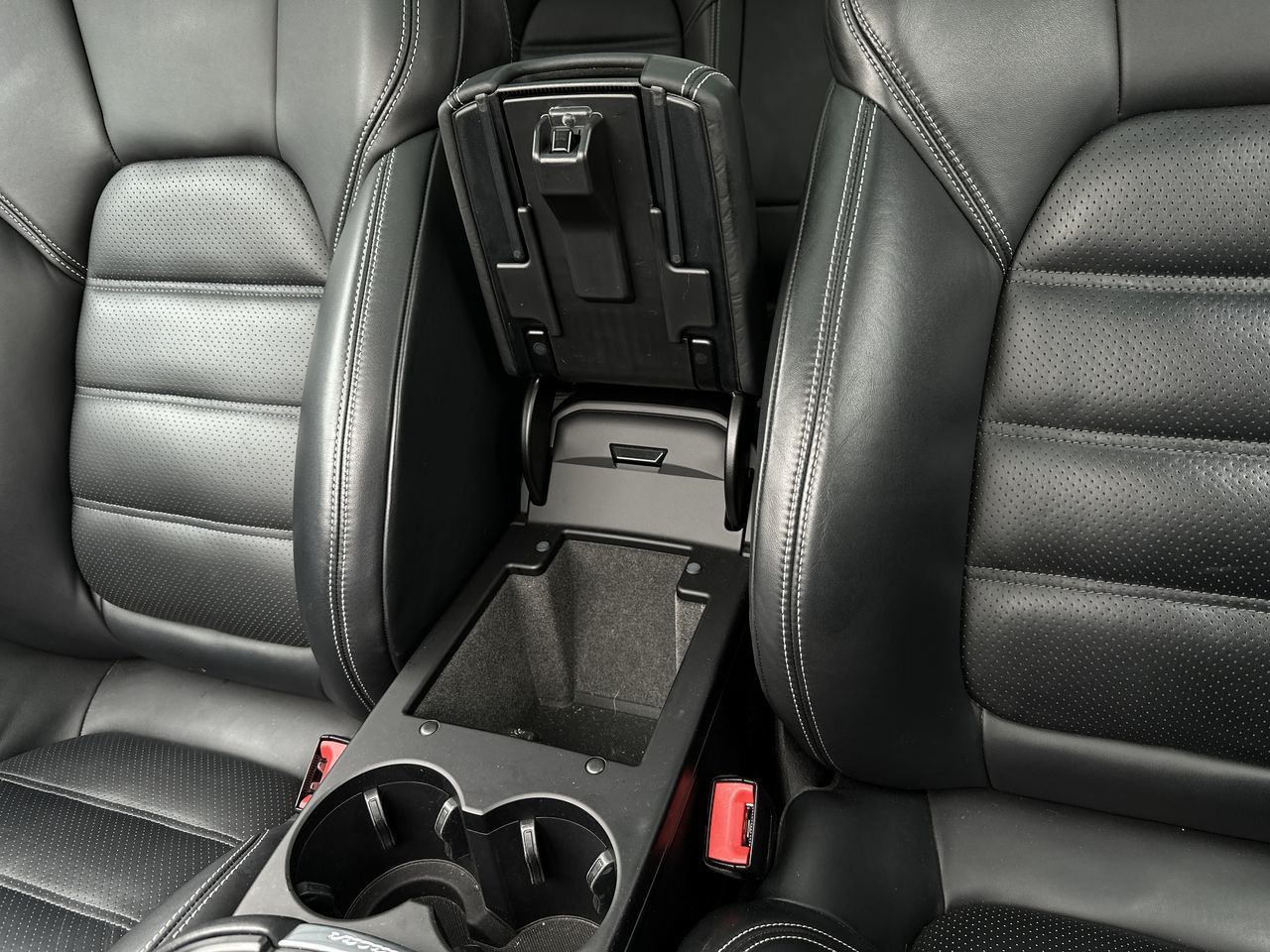 2022 Porsche Macan in Vancouver, British Columbia