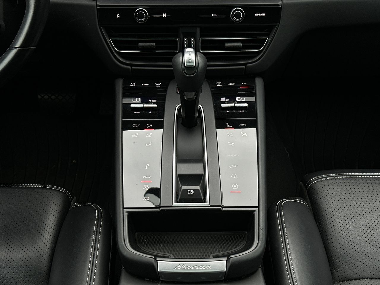 2022 Porsche Macan in Vancouver, British Columbia