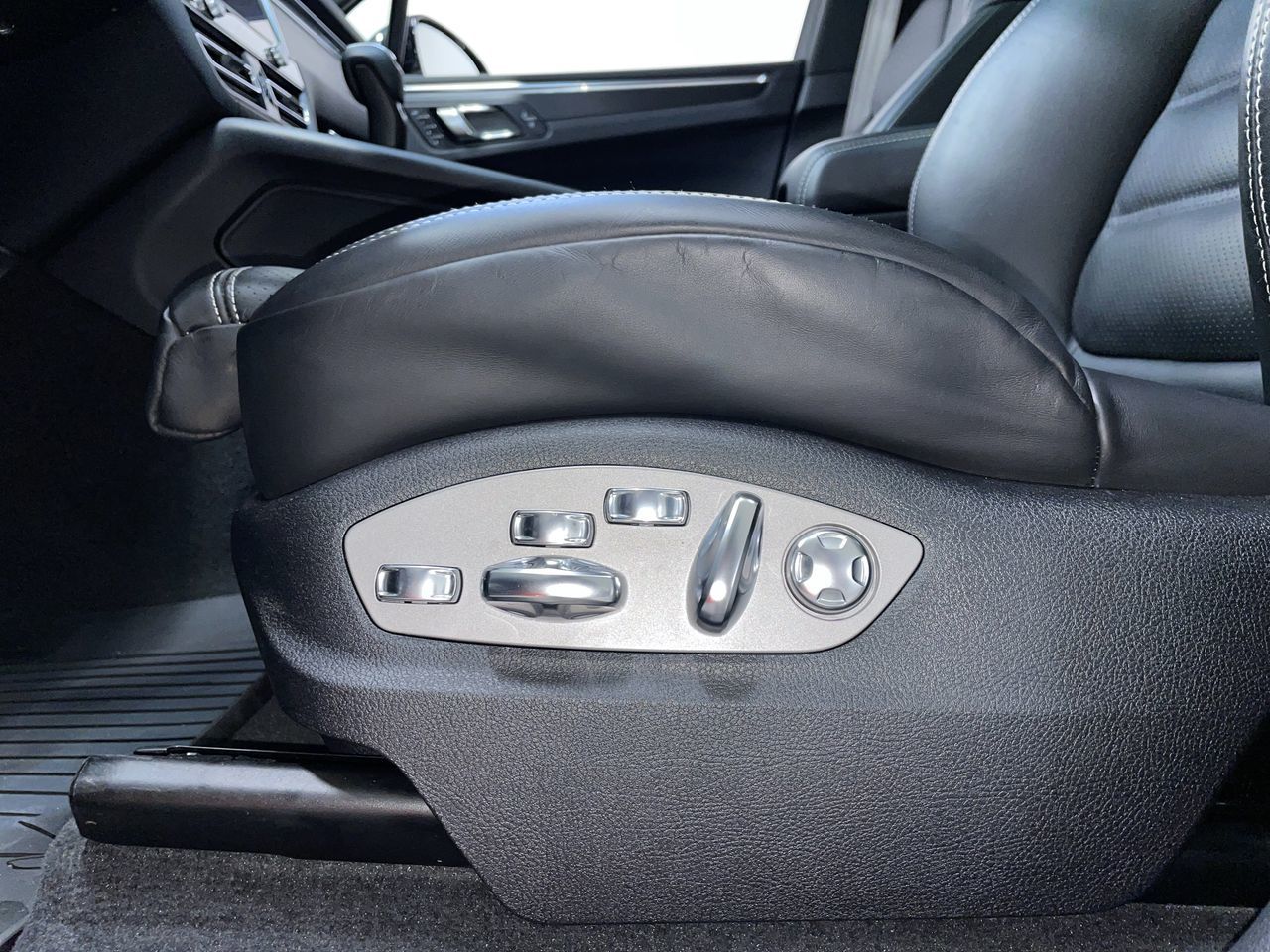 Porsche Macan  2022 à Vancouver, Colombie-Britannique