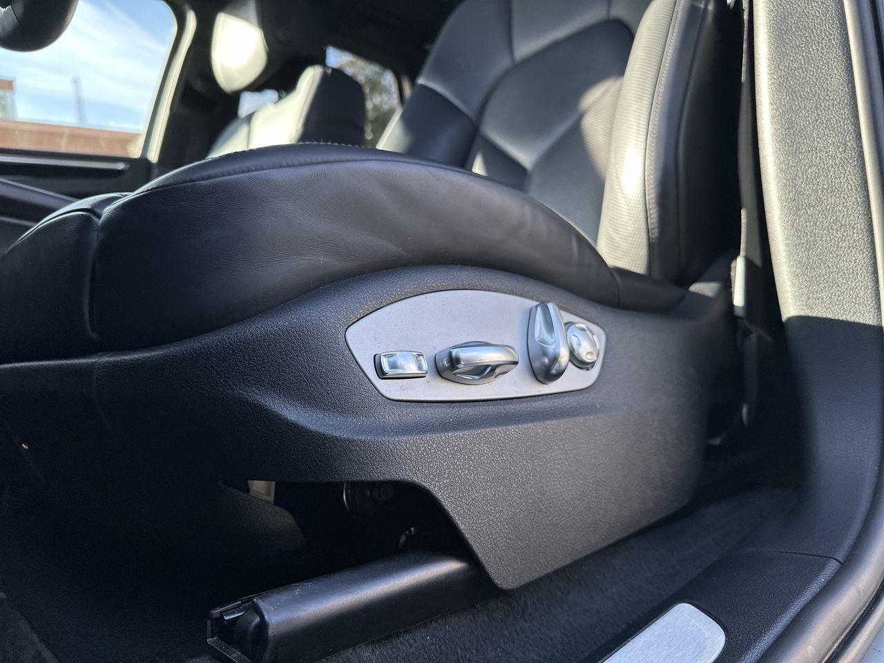 Porsche Macan  2023 à Vancouver, Colombie-Britannique