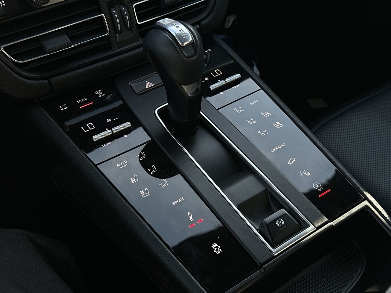 Porsche Macan  2023 à Vancouver, Colombie-Britannique