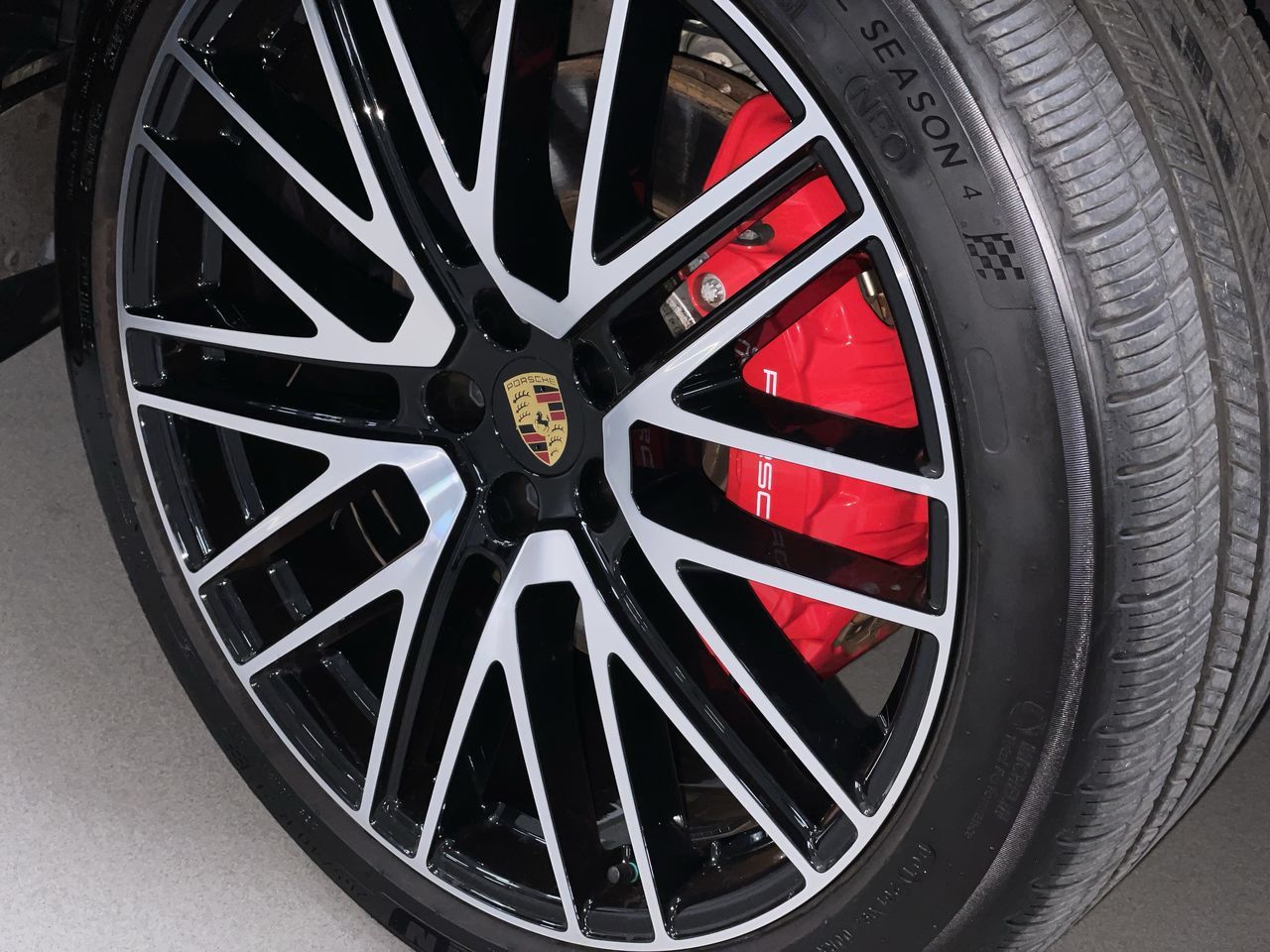 2023 Porsche Macan in Vancouver, British Columbia