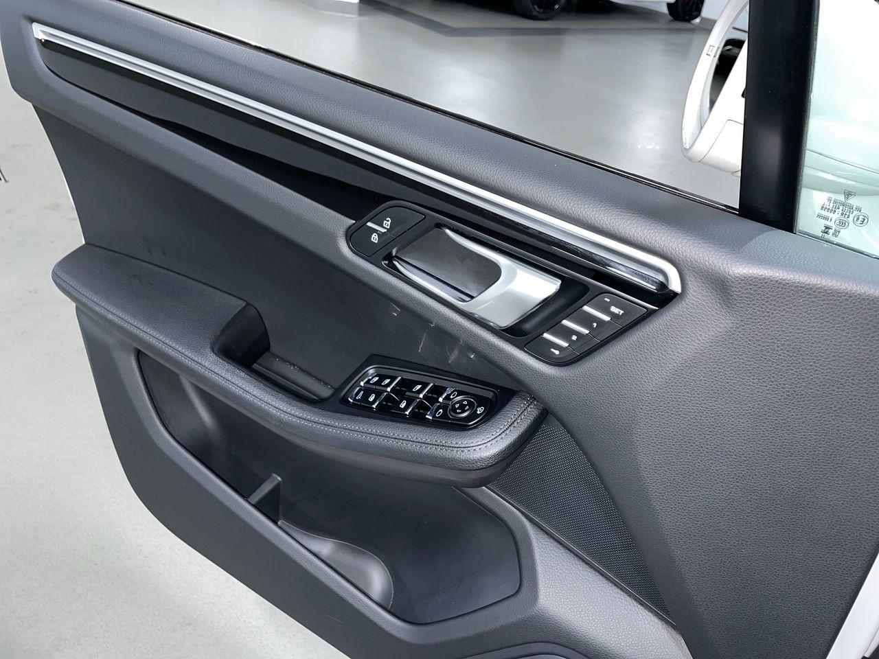 2023 Porsche Macan in Vancouver, British Columbia