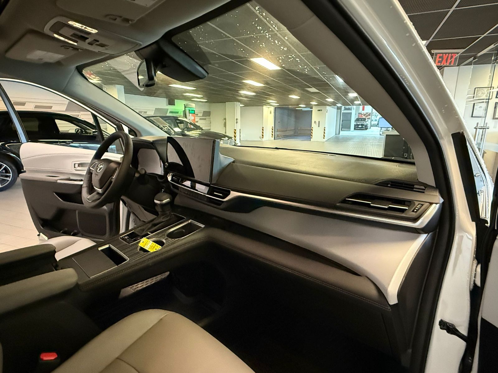 Toyota Sienna Hybrid  2025 à Vancouver, Colombie-Britannique