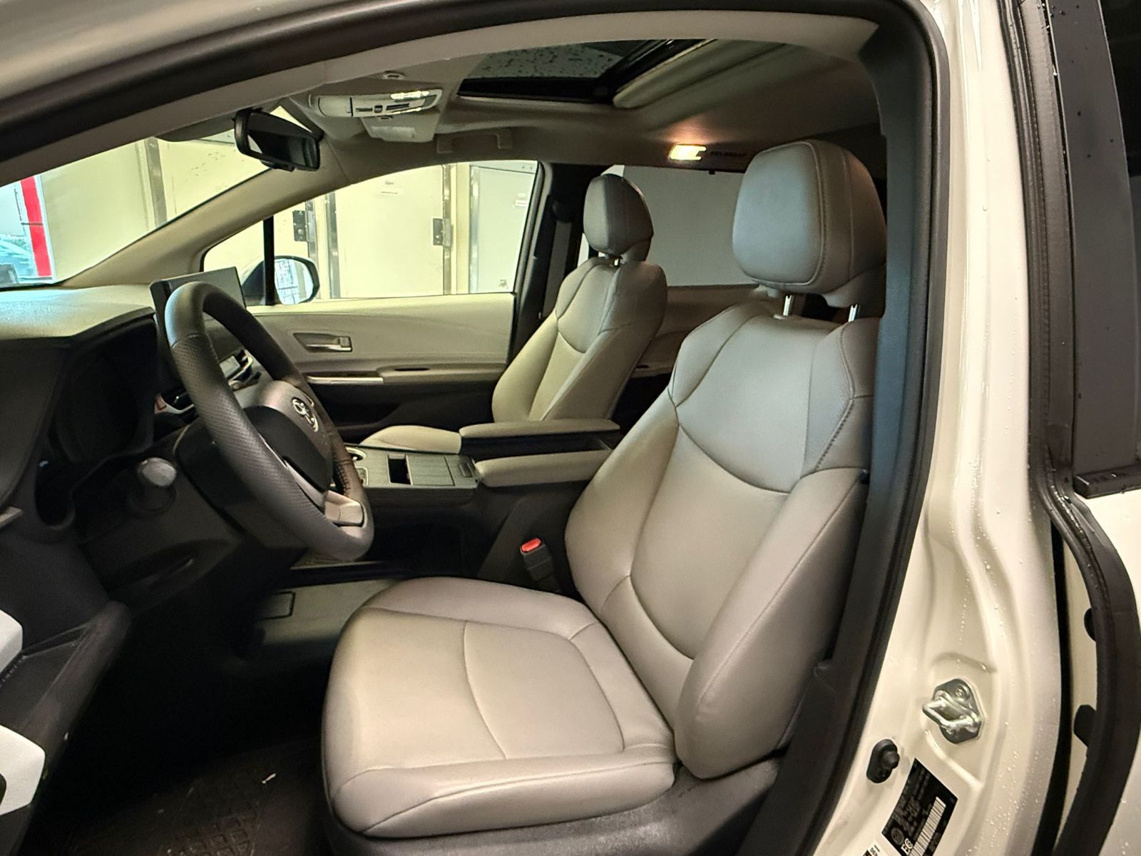 Toyota Sienna Hybrid  2025 à Vancouver, Colombie-Britannique