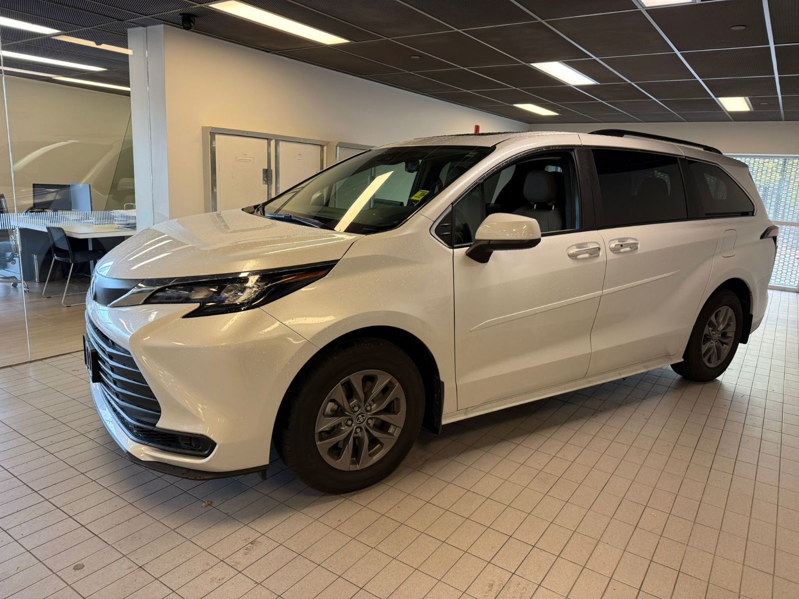 Toyota Sienna Hybrid  2025 à Vancouver, Colombie-Britannique