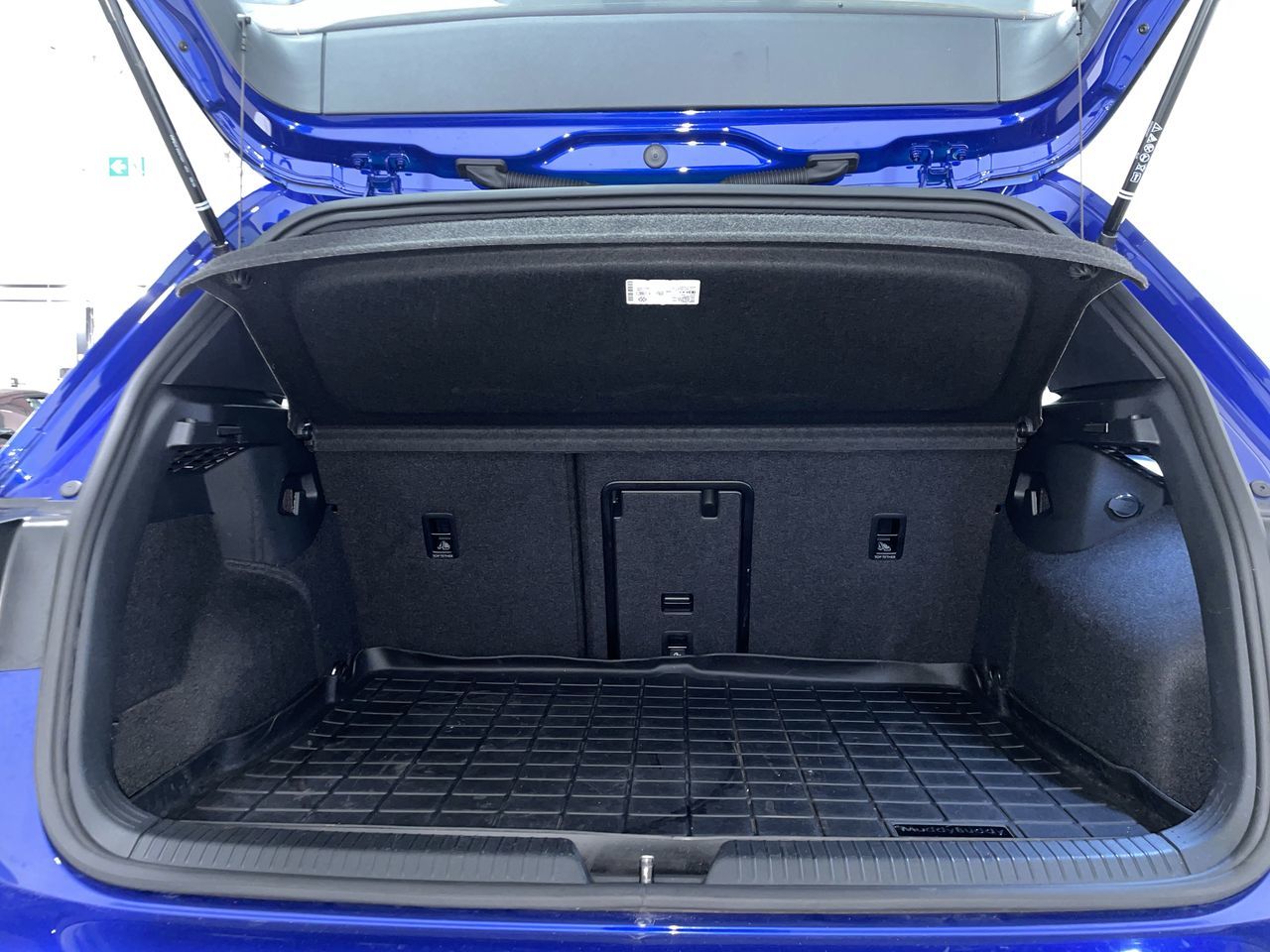 Volkswagen Golf R  2024 à Vancouver, Colombie-Britannique