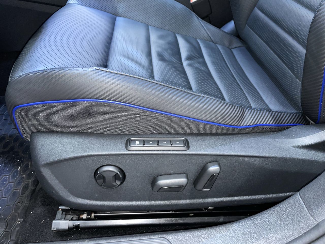 Volkswagen Golf R  2024 à Vancouver, Colombie-Britannique