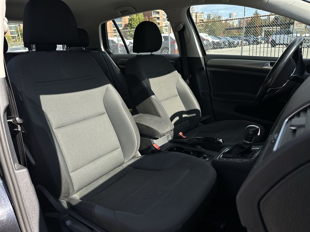 Volkswagen Golf  2016 à Vancouver, Colombie-Britannique