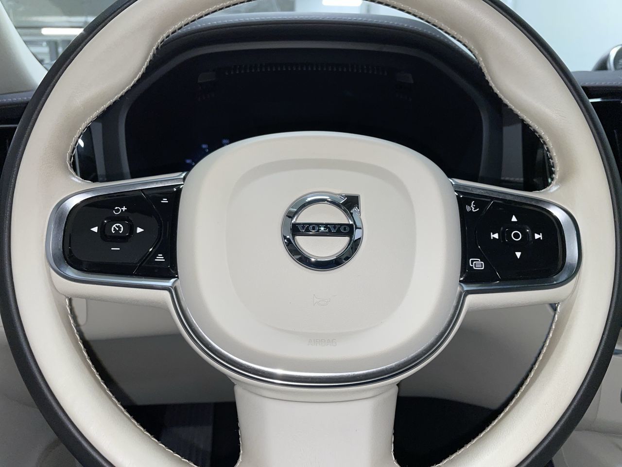 2022 Volvo XC60 in Vancouver, British Columbia