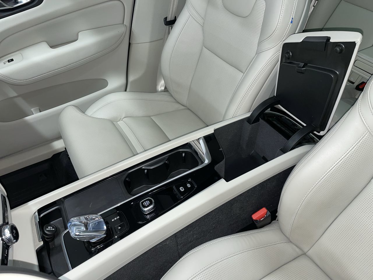 2022 Volvo XC60 in Vancouver, British Columbia