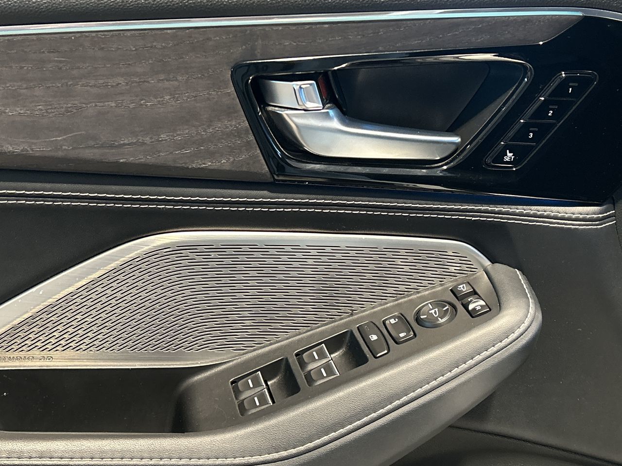 2022 Acura MDX in Toronto, Ontario