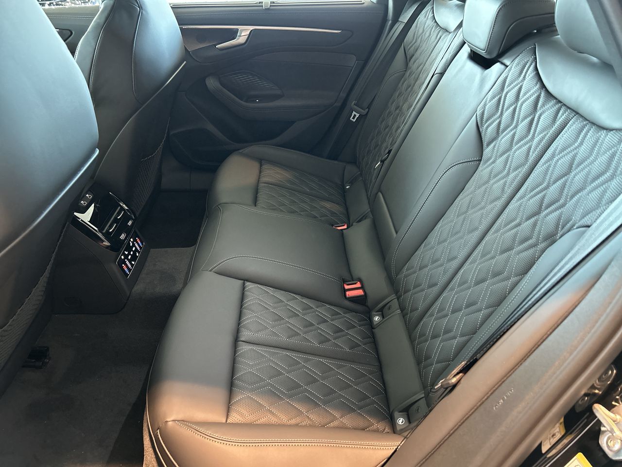 Audi A6 Cluster 6  2026 à Toronto, Ontario