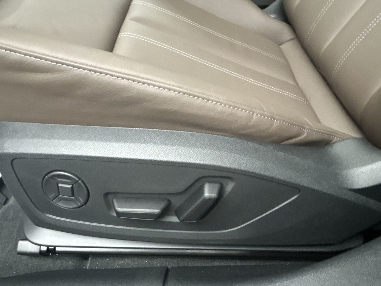 Audi A6 e-tron  2025 à Toronto, Ontario