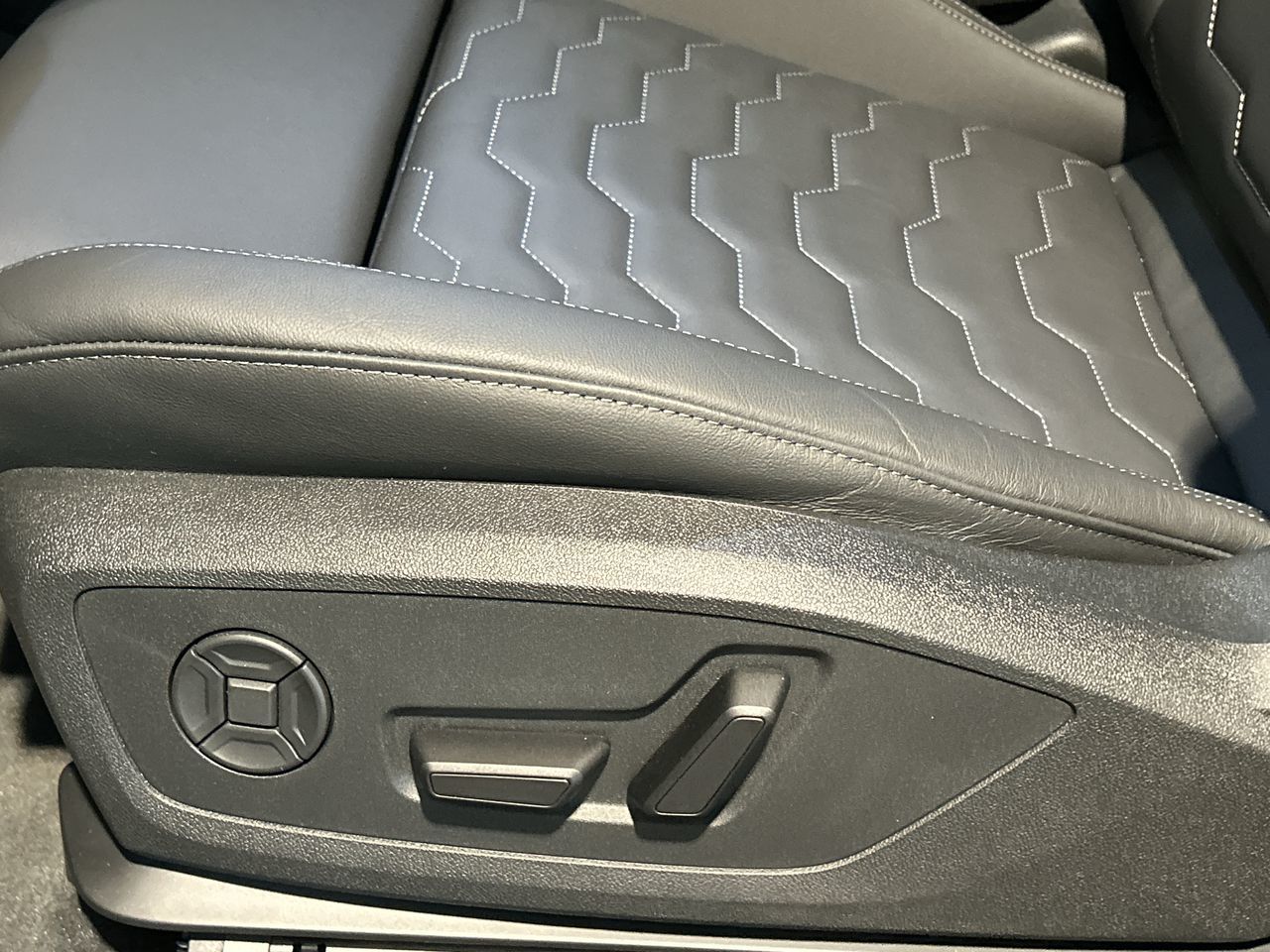 Audi A6 e-tron  2025 à Toronto, Ontario