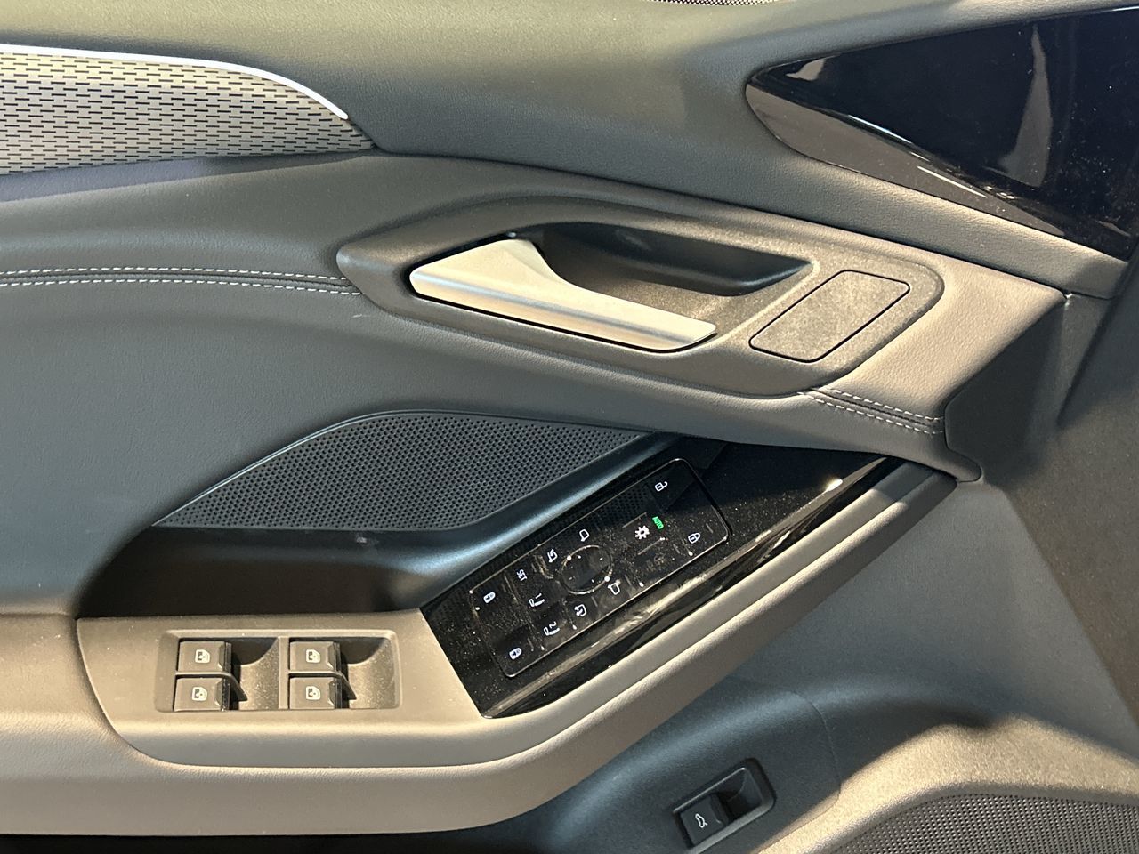 Audi A6 e-tron  2025 à Toronto, Ontario