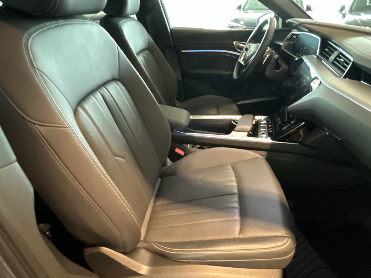 Audi e-tron  2021 à Toronto, Ontario