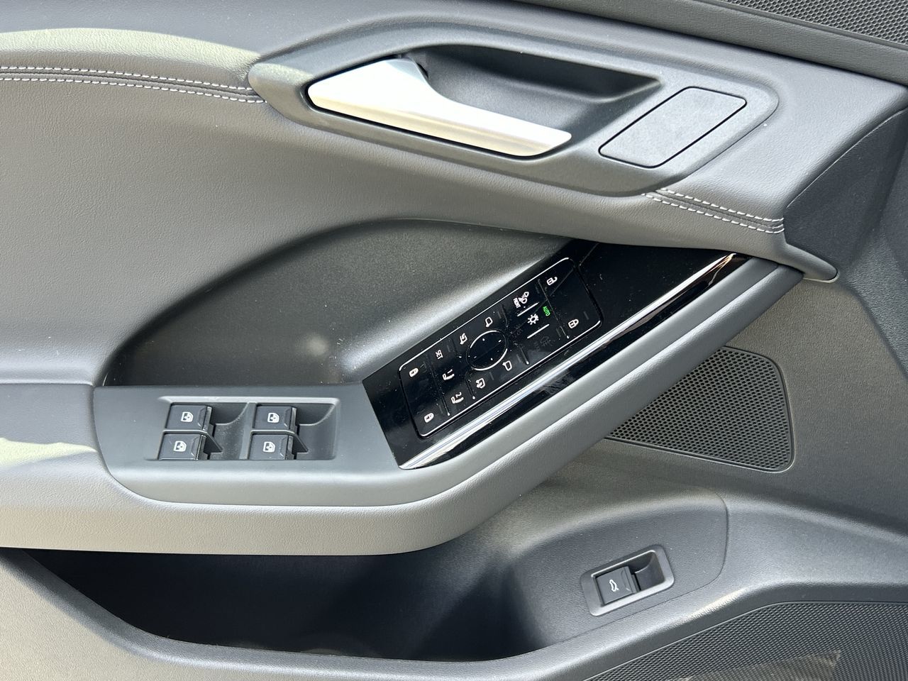 2025 Audi Q6 e-tron in Toronto, Ontario