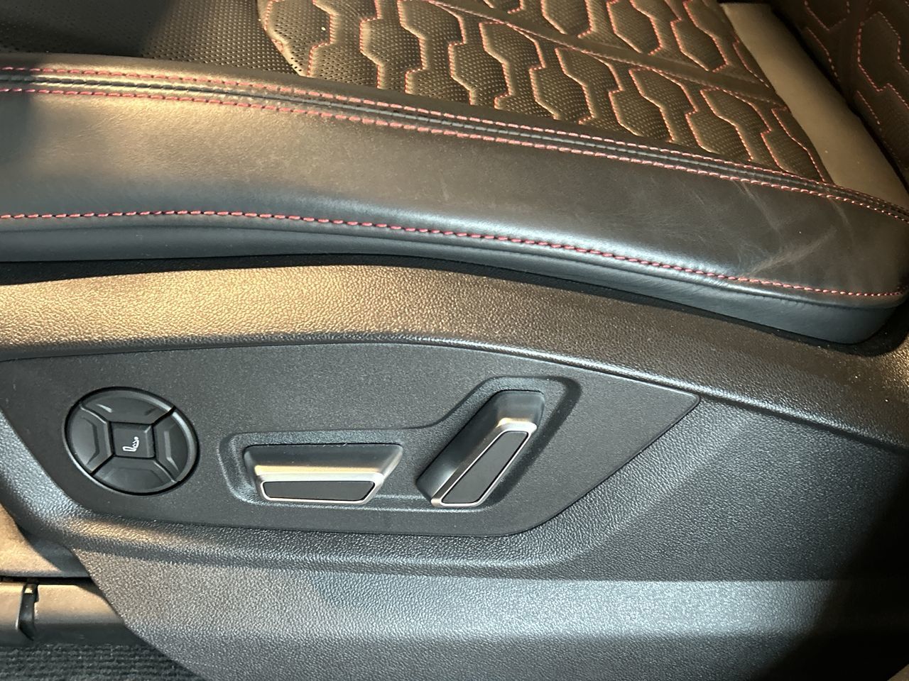 2024 Audi RS Q8 in Toronto, Ontario