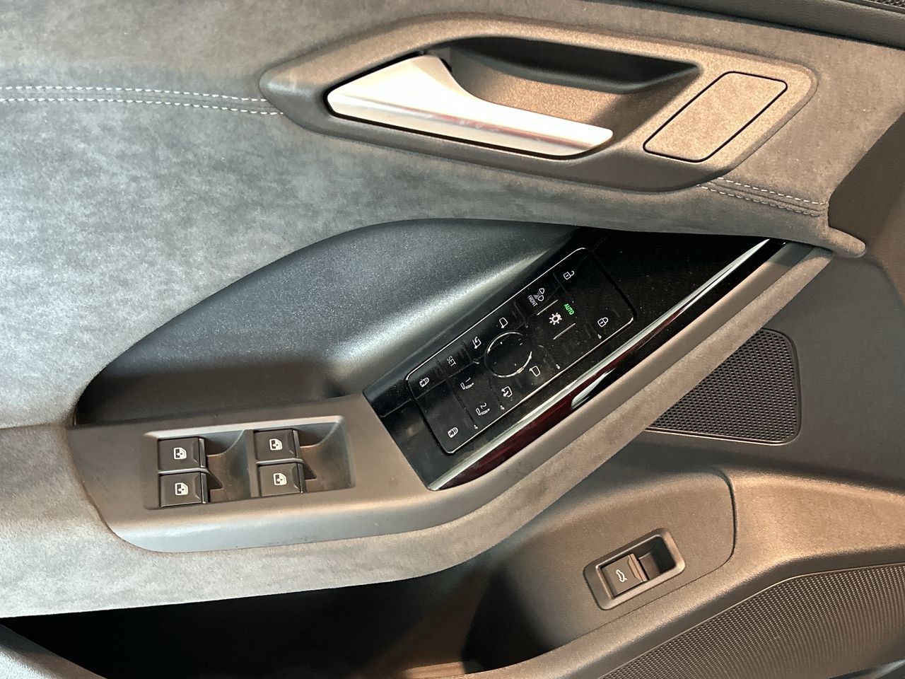 Audi SQ6 e-tron  2025 à Toronto, Ontario