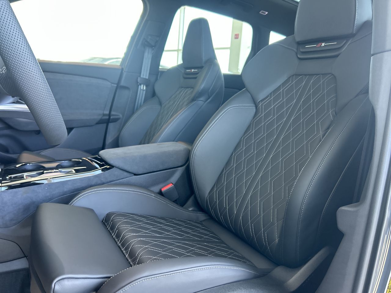 Audi SQ6 e-tron  2025 à Toronto, Ontario
