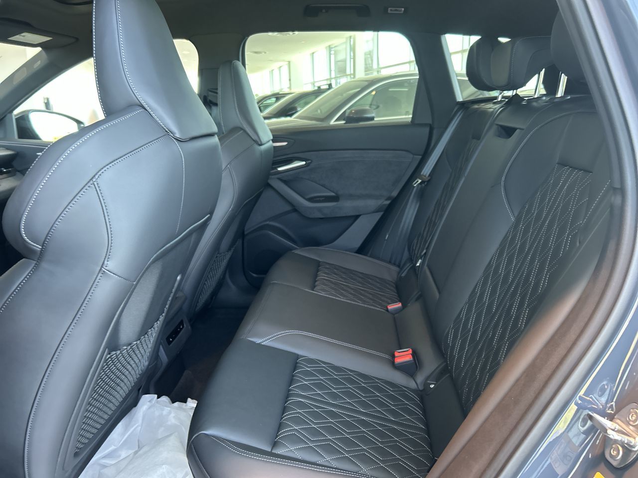 Audi SQ6 e-tron  2025 à Toronto, Ontario