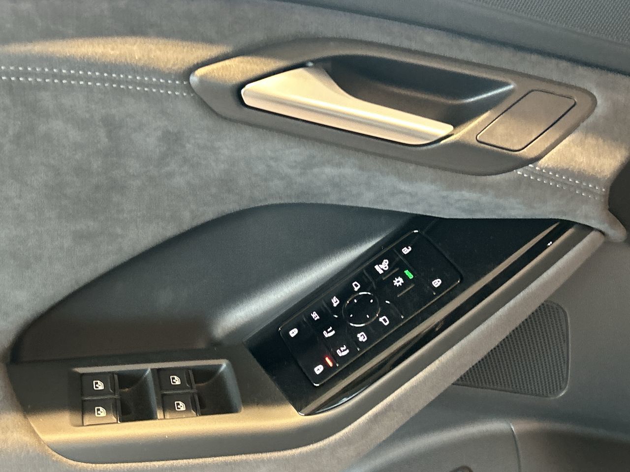 Audi SQ6 e-tron  2025 à Toronto, Ontario