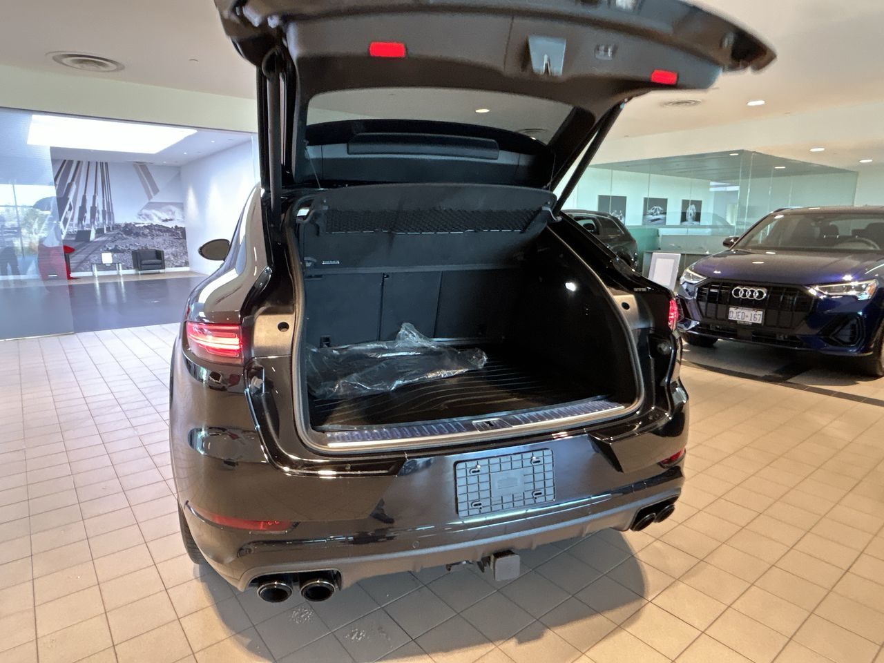 2020 Porsche Cayenne in Toronto, Ontario