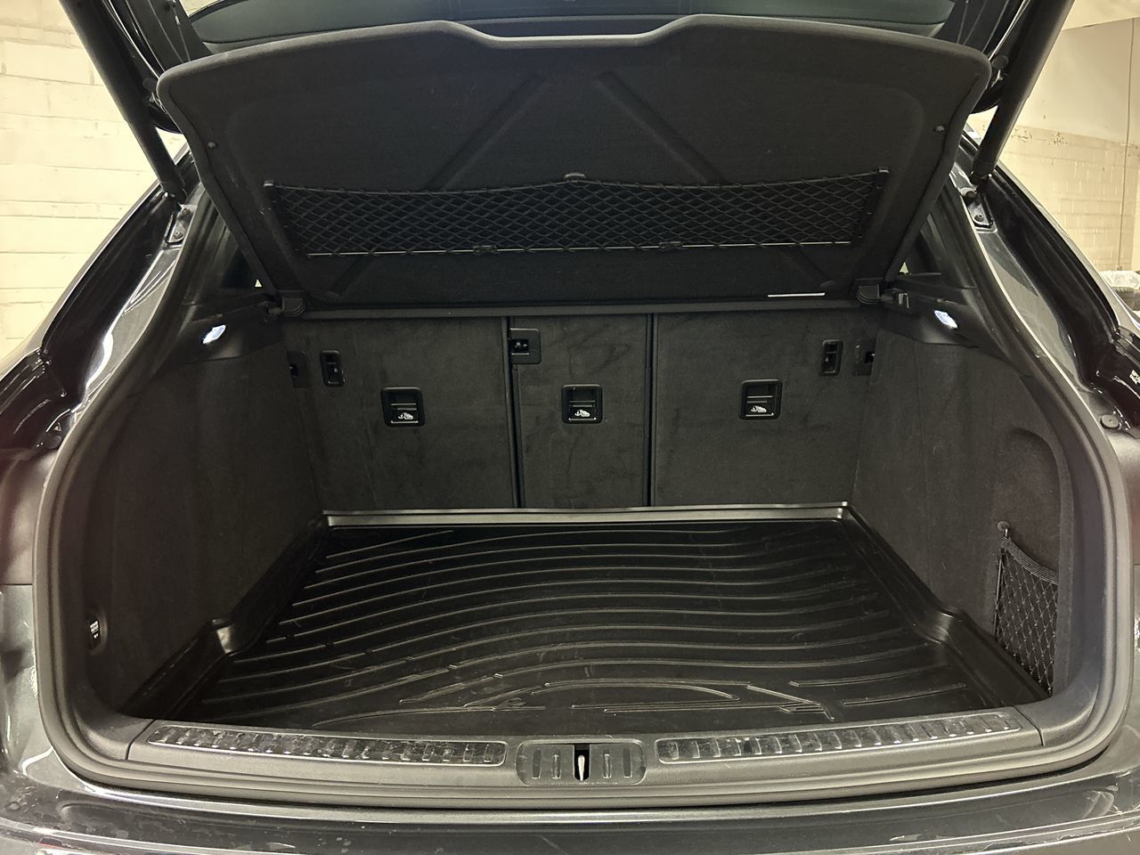 2020 Porsche Macan in Toronto, Ontario