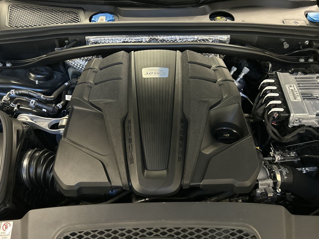 2020 Porsche Macan in Toronto, Ontario