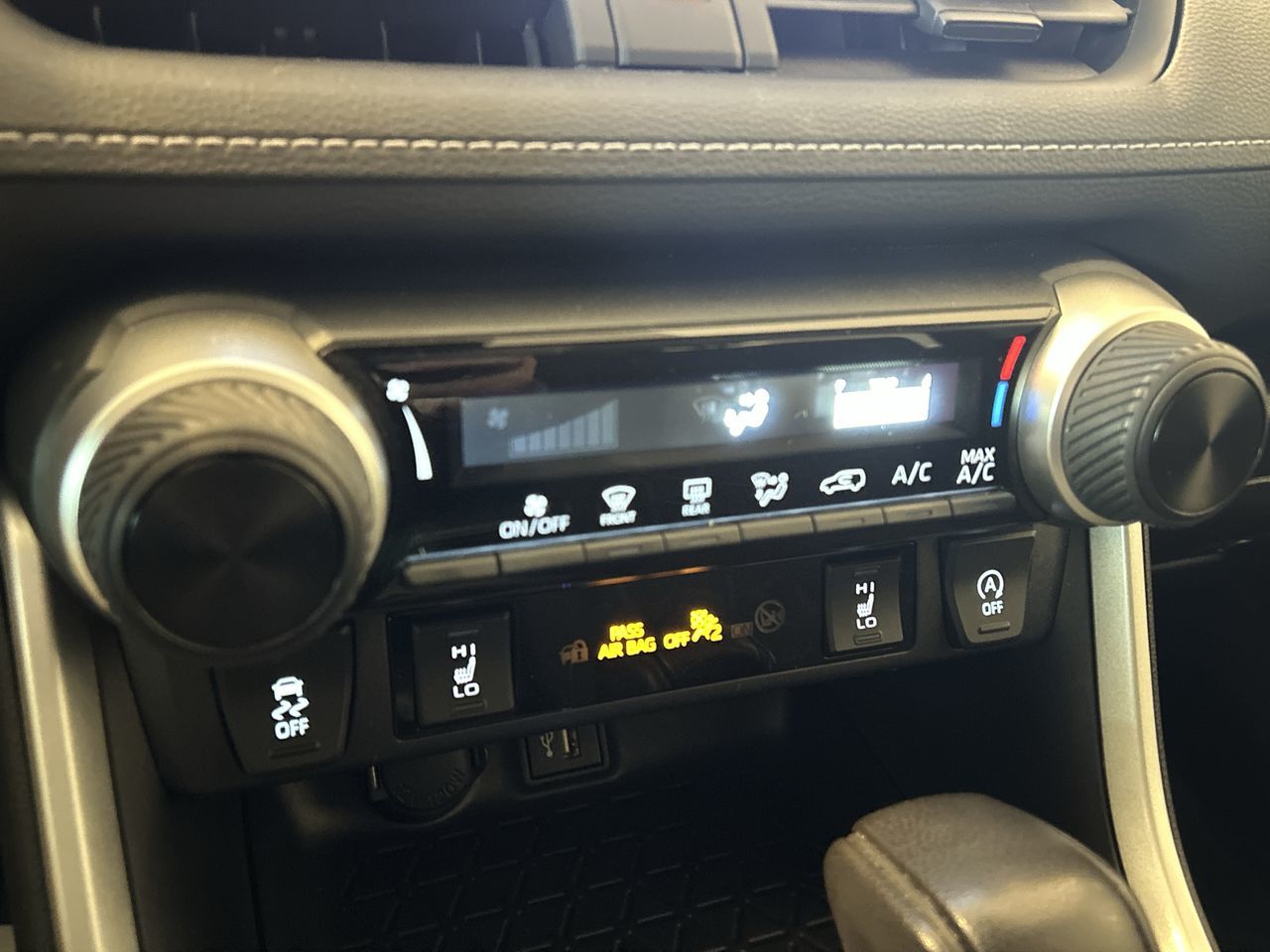 Toyota RAV4  2023 à Toronto, Ontario