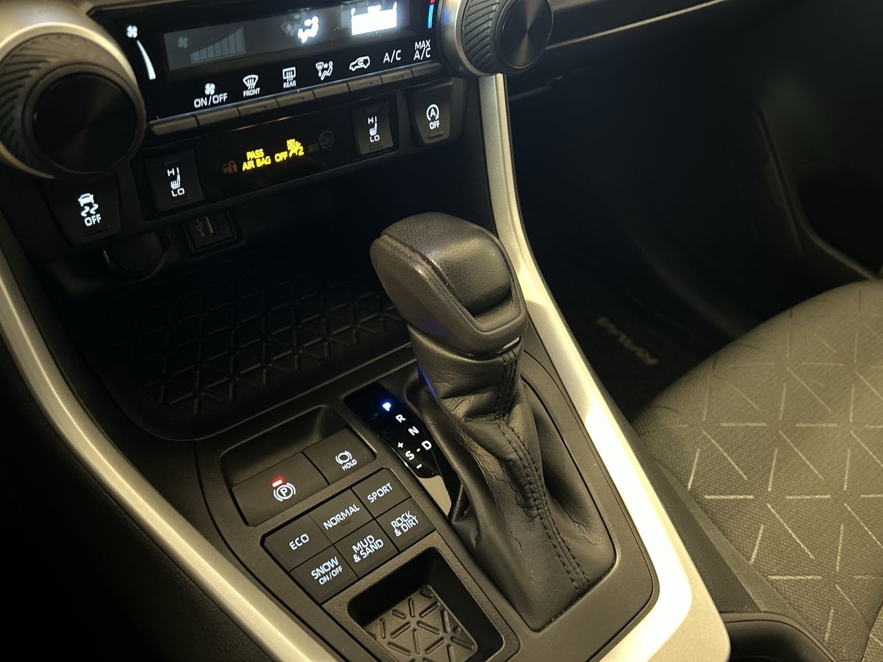 Toyota RAV4  2023 à Toronto, Ontario