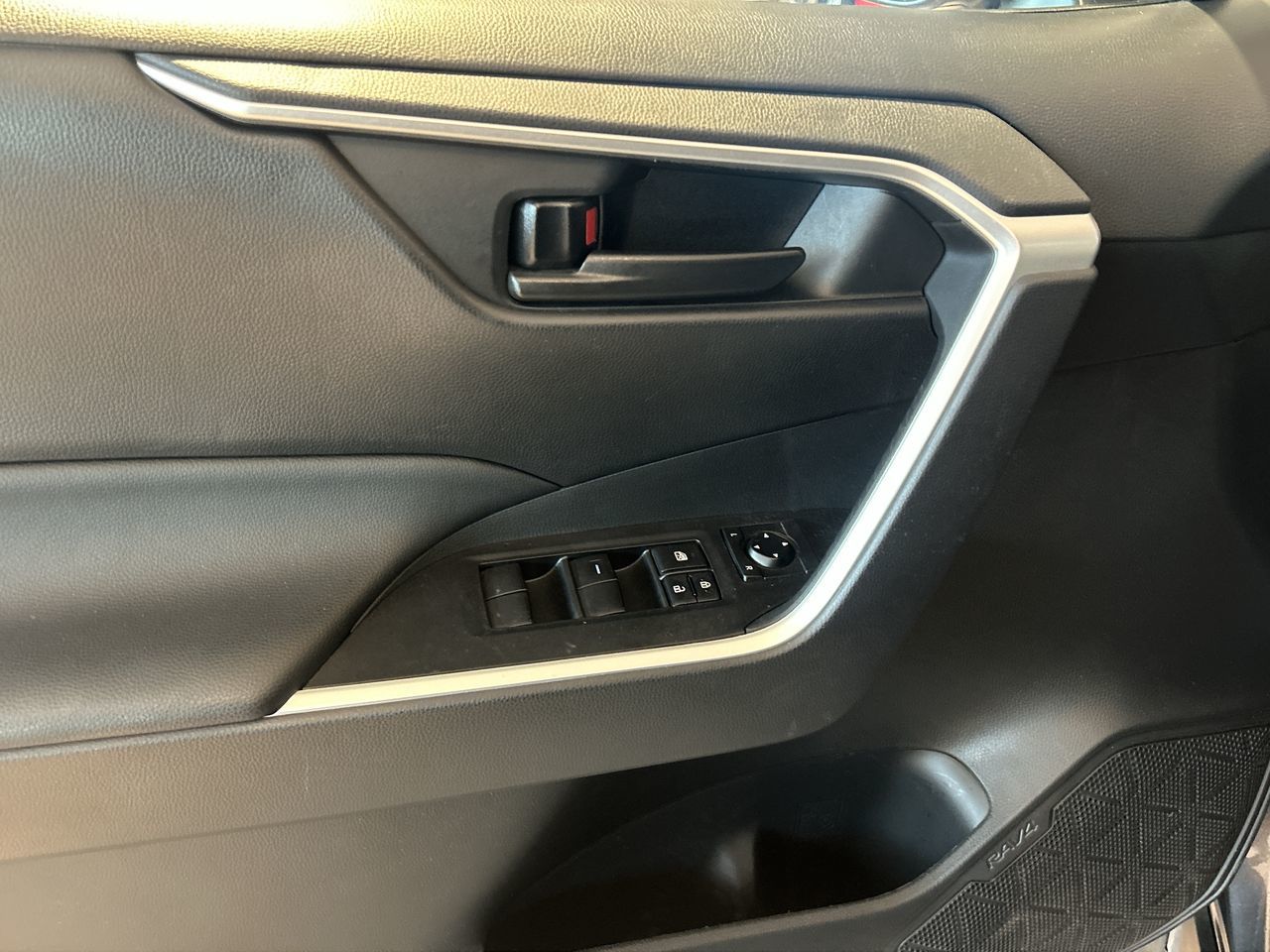 Toyota RAV4  2023 à Toronto, Ontario