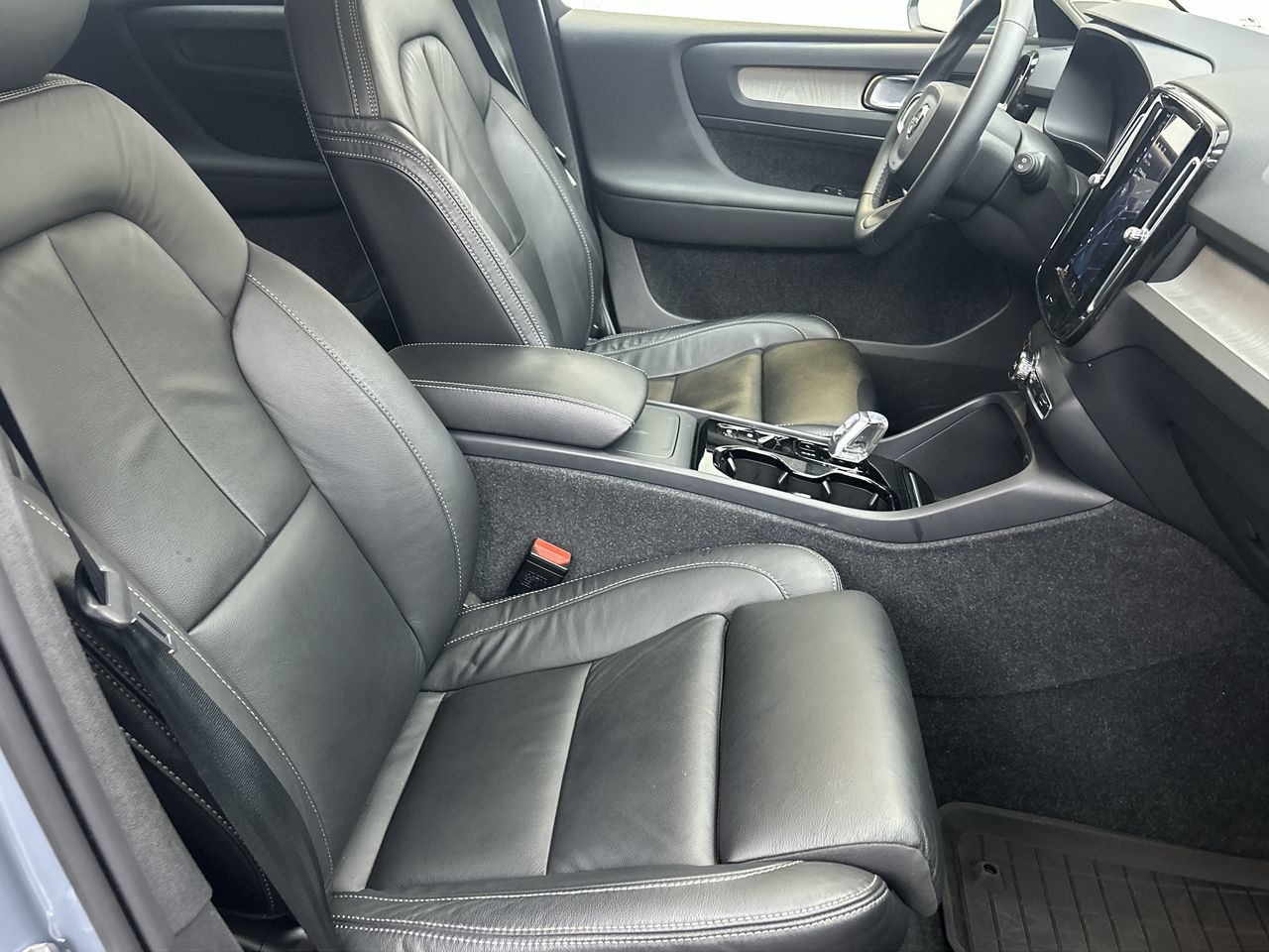 2023 Volvo XC40 in Toronto, Ontario
