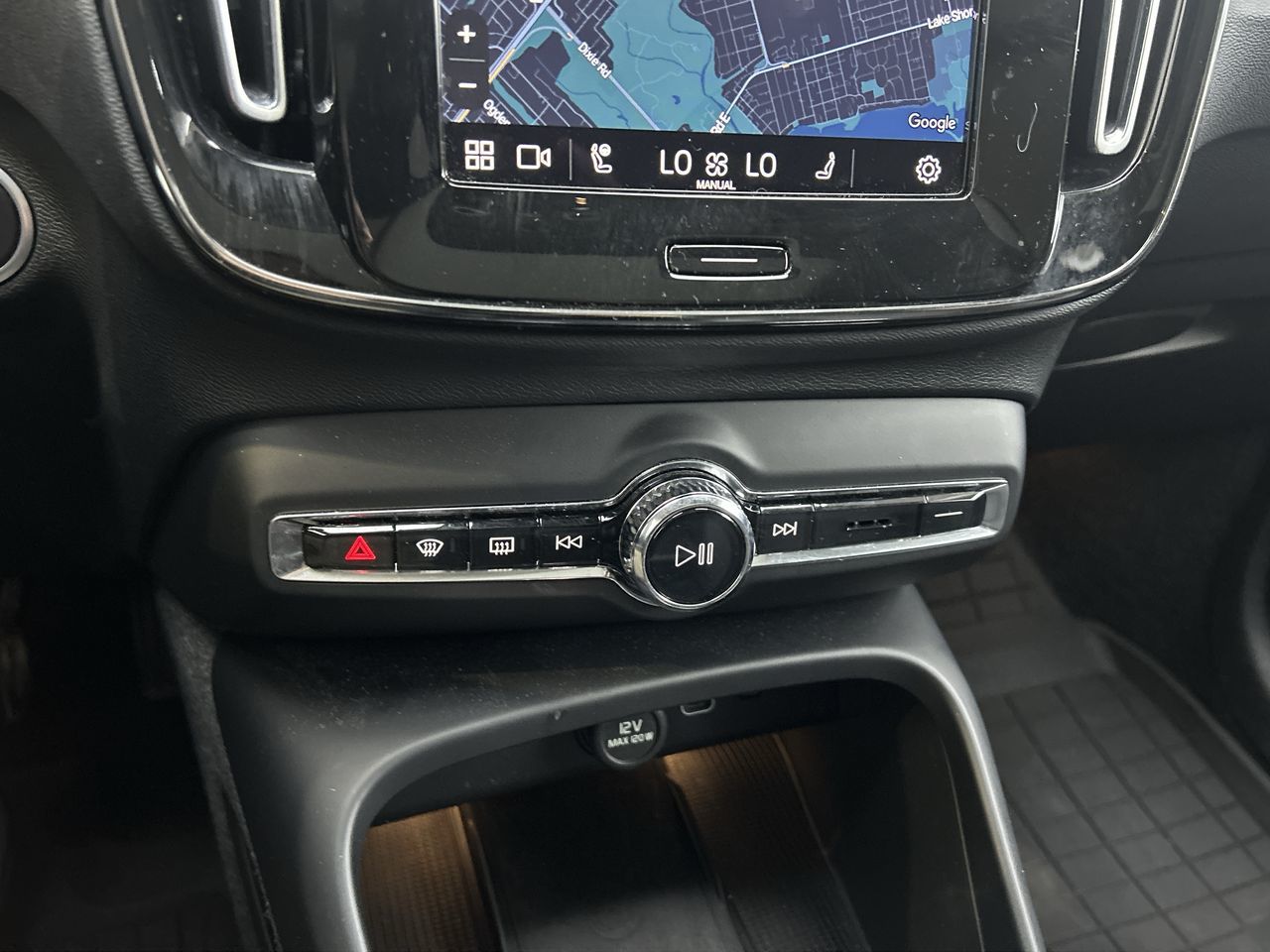 2023 Volvo XC40 in Toronto, Ontario