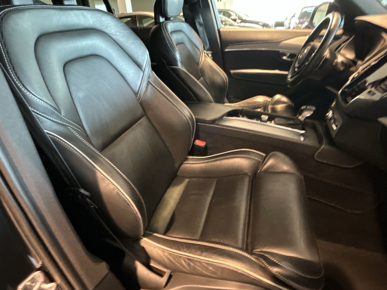 2020 Volvo XC90 in Toronto, Ontario