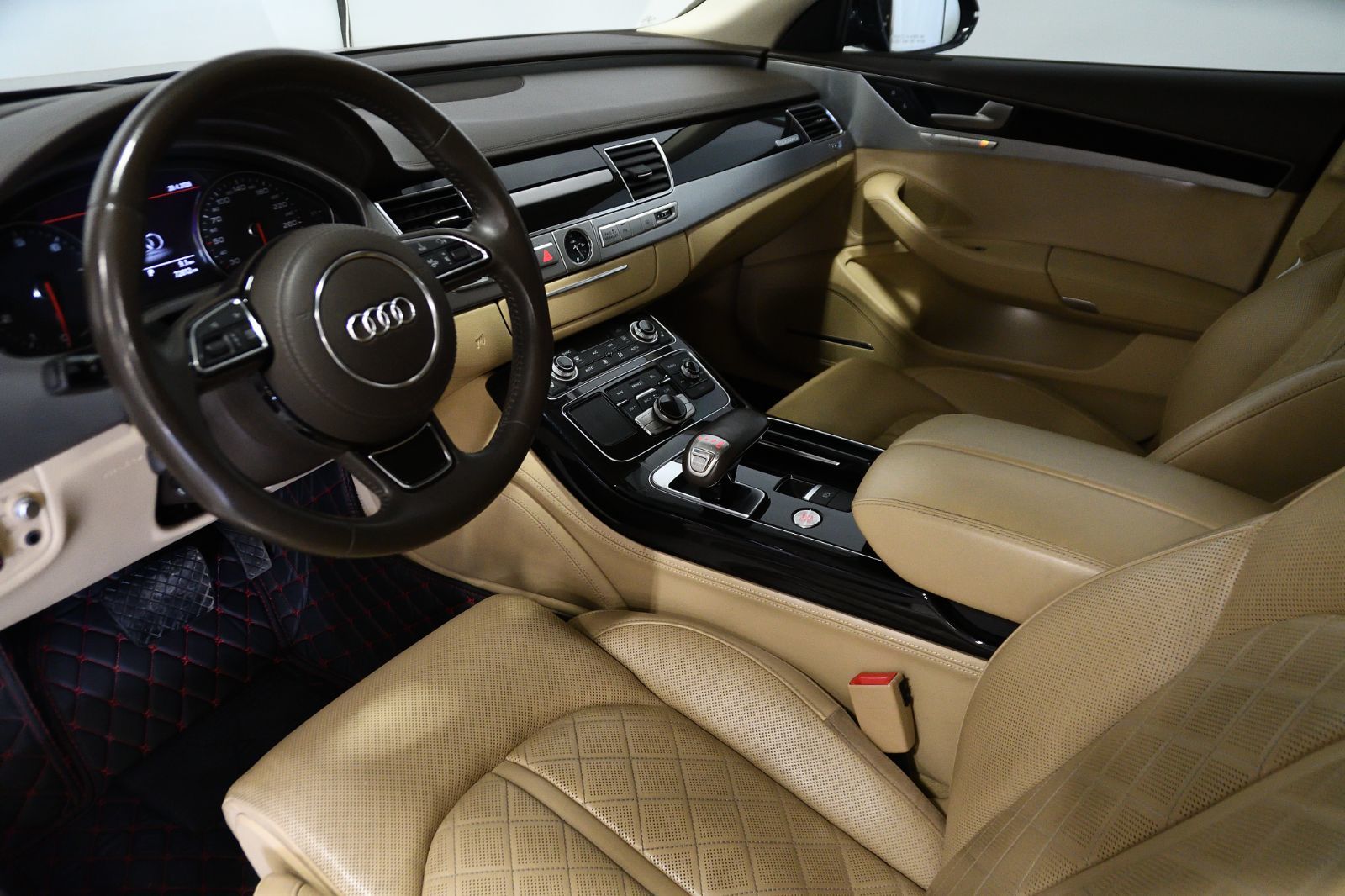 2017 Audi A8 in St-Bruno, Quebec