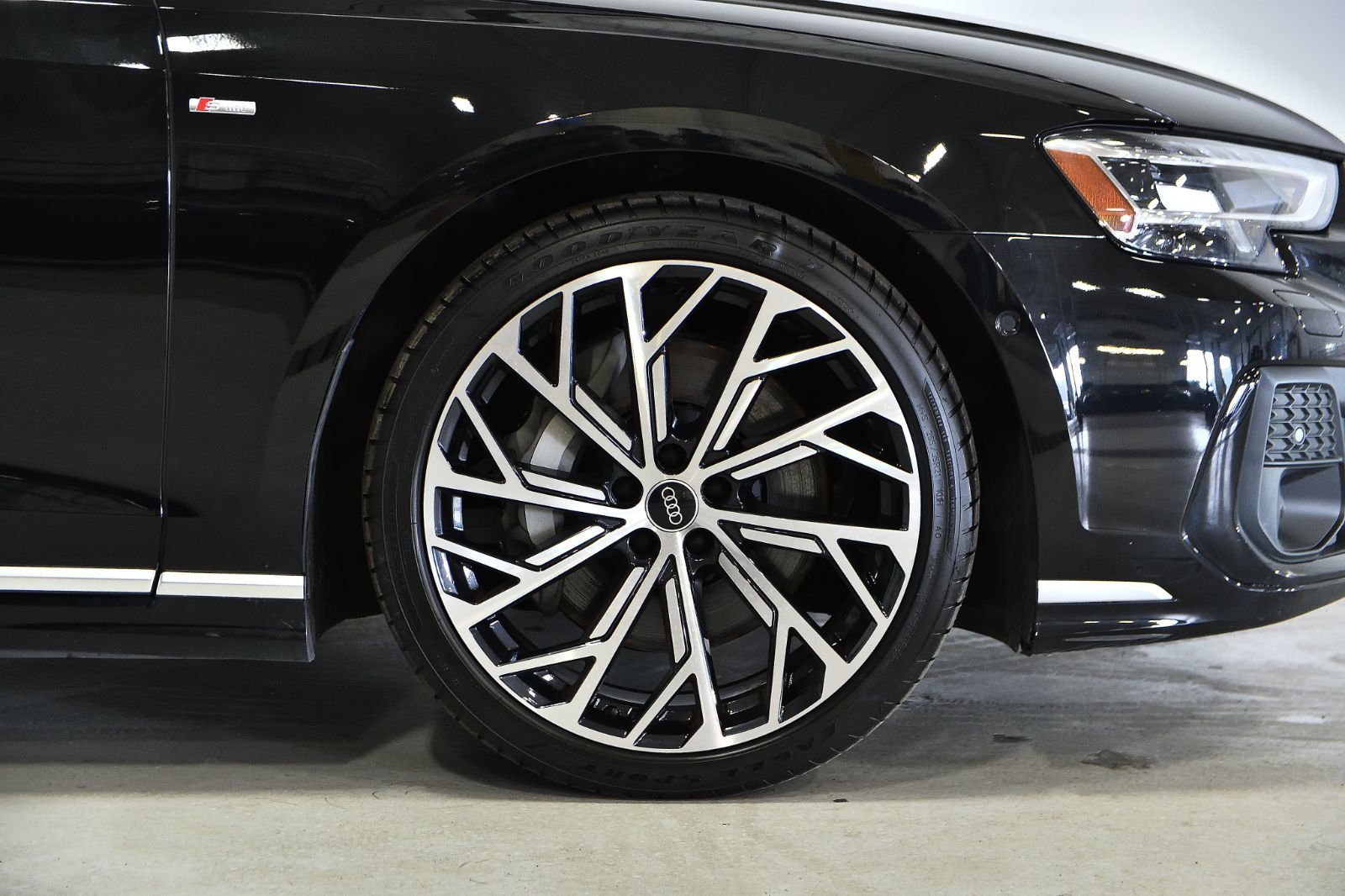 2024 Audi A8 in St-Bruno, Quebec