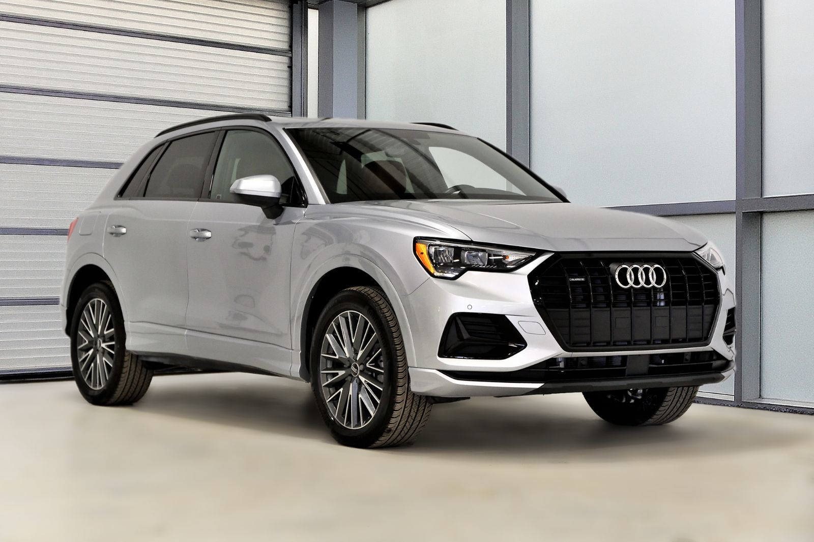2022 Audi Q3 Komfort / Black optics / Toit pano / Carplay /