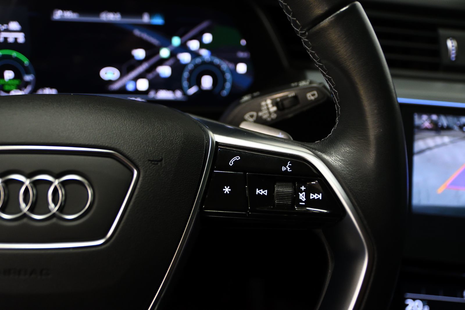 2024 Audi Q8 e-tron in St-Bruno, Quebec