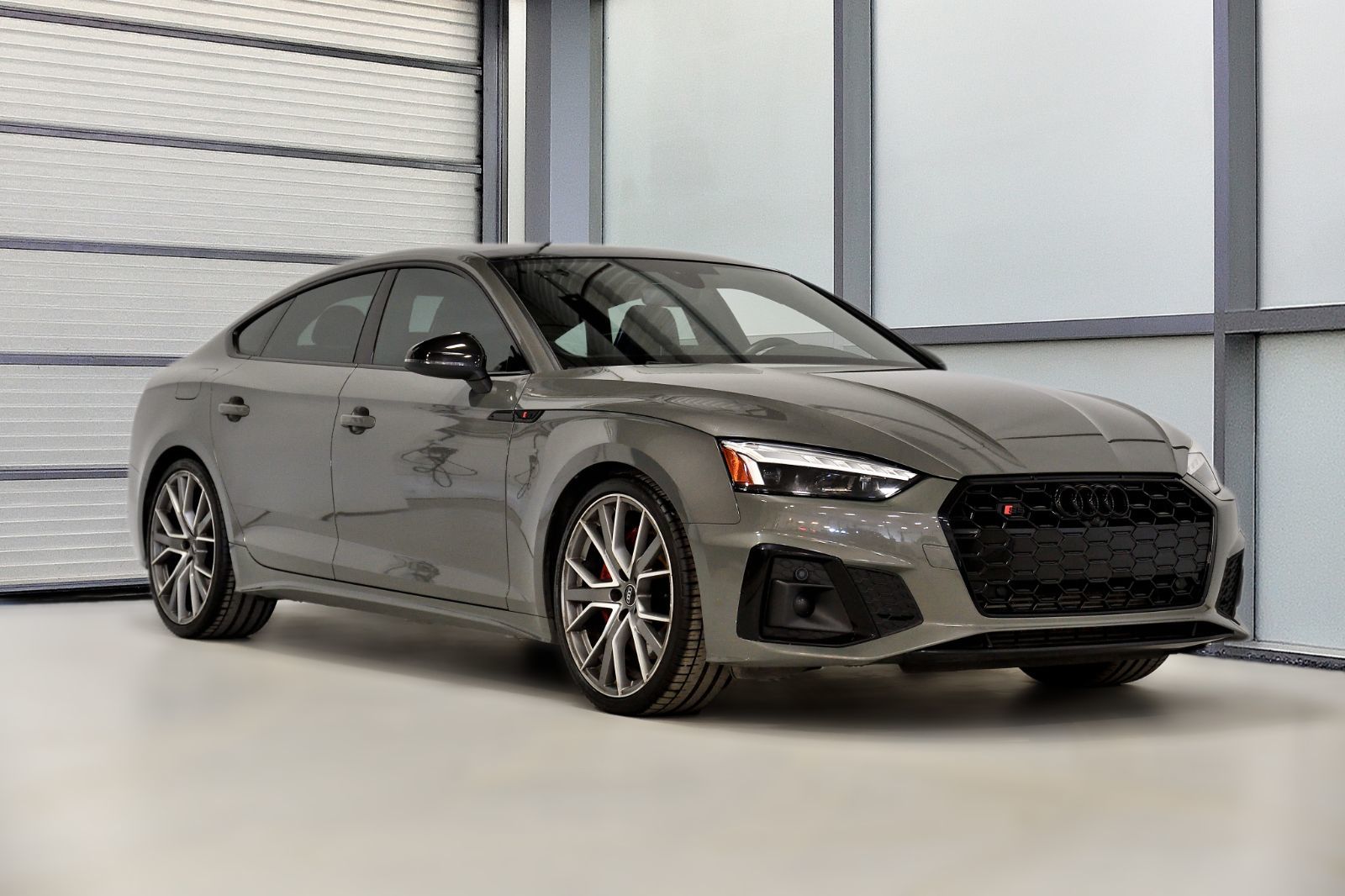 2023 Audi S5 Progressiv / Chronos / Black optics / Carplay /
